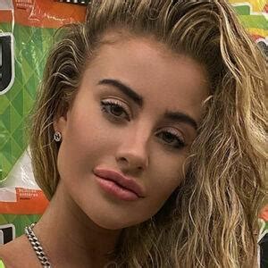 CHLOE AYLING OnlyFans Account .